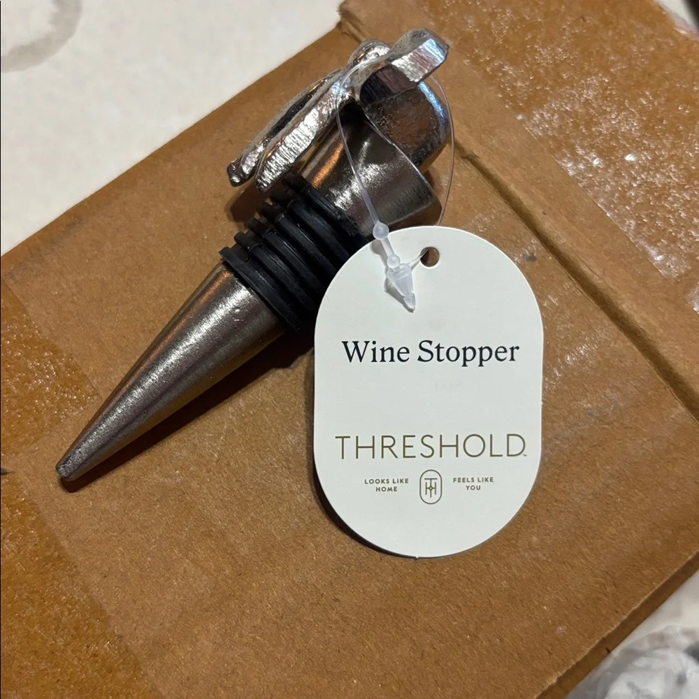 NWT Threshold Metallic Silver Bow Wine Stopper